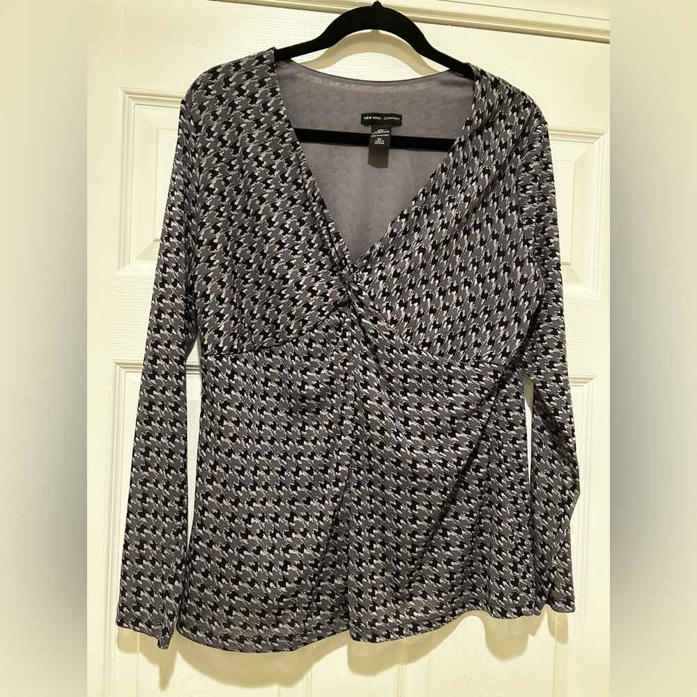 Women’s New York & Co blouse gray size XL
